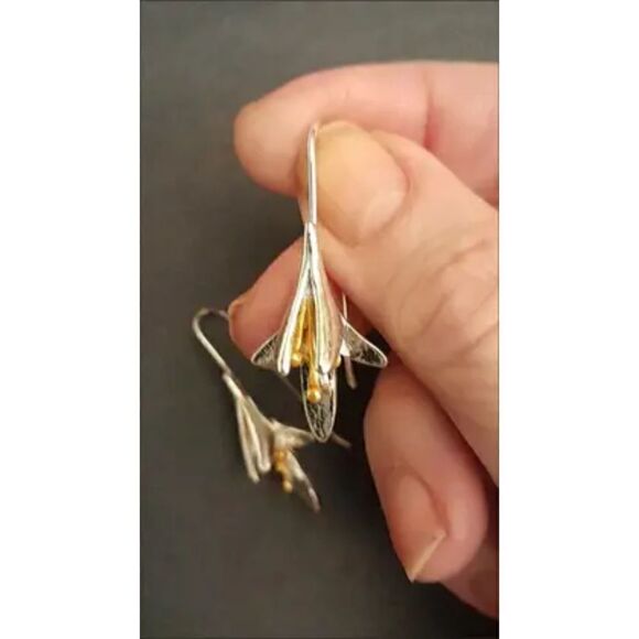 NIB - 925 Silver Gold Two Tone Plated Dangle Blooming Flower Earrings - Picture 8 of 10